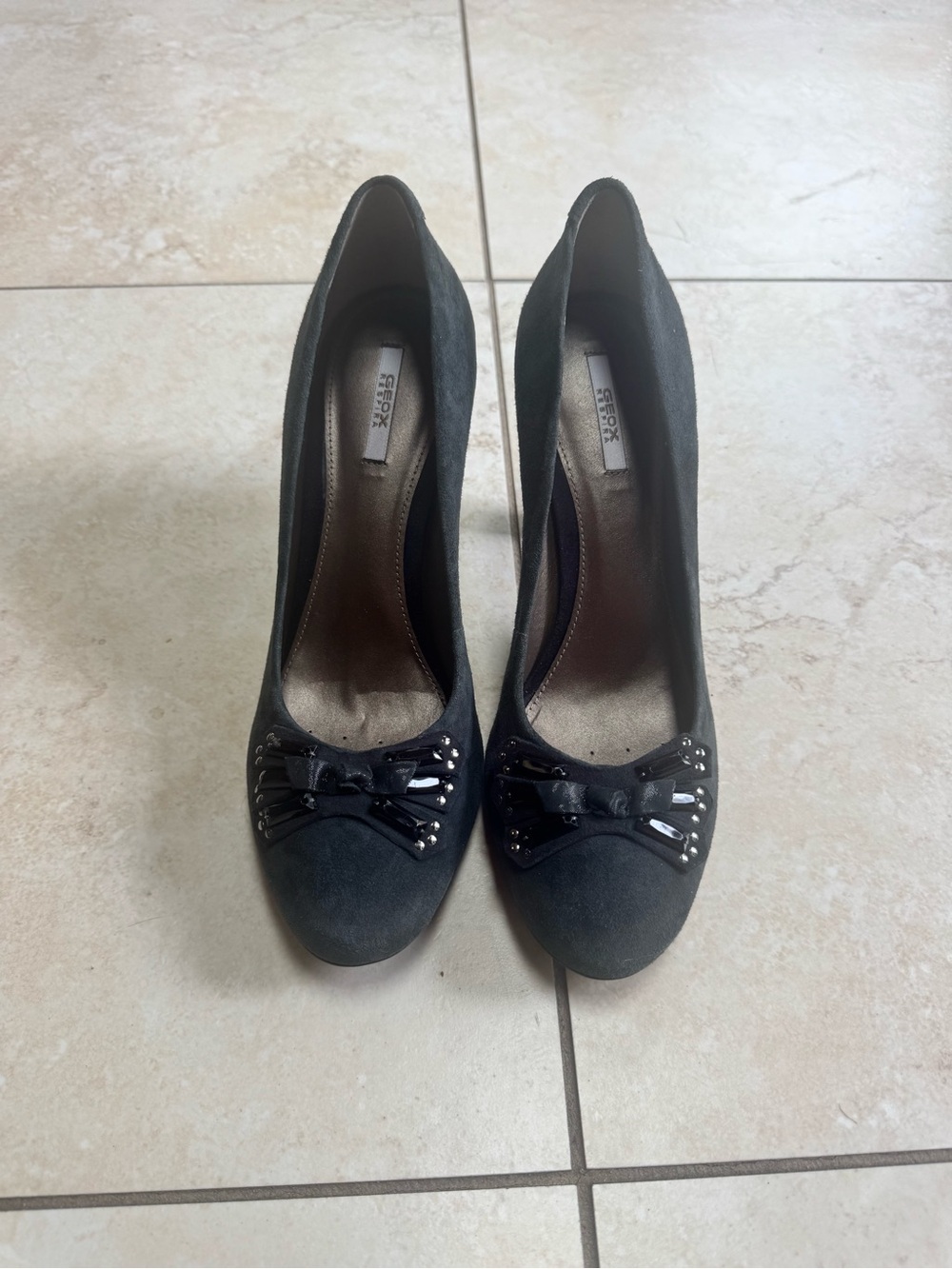 Geox Black Suede Bow Accent Pumps